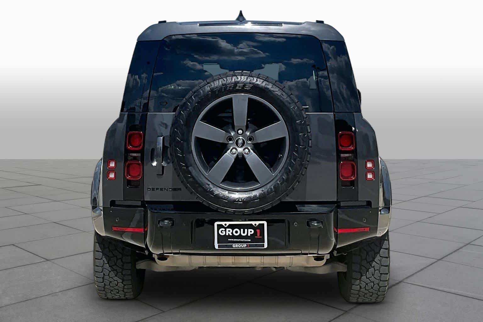 Used 2024 Carpathian Grey Premium Metallic Land Rover X-Dynamic SE image 4
