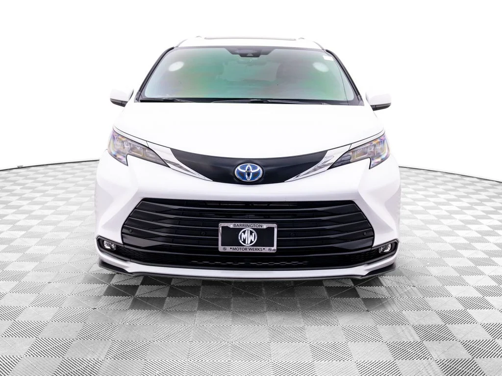 Used 2025 Beige Toyota XLE image 10