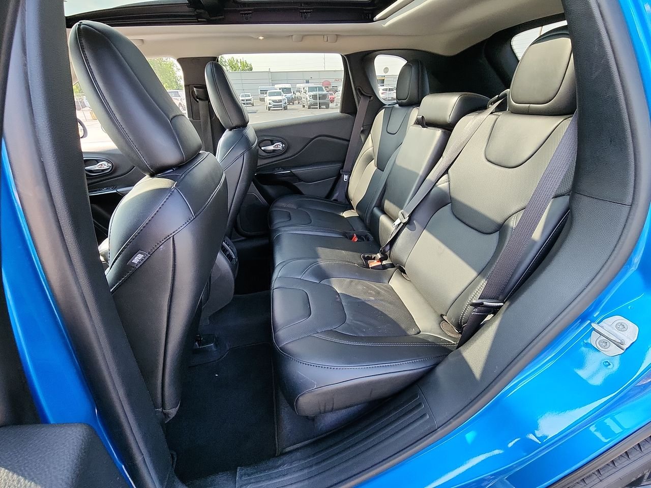 Used 2023 Hydro Blue Pearlcoat Jeep Altitude Lux image 23