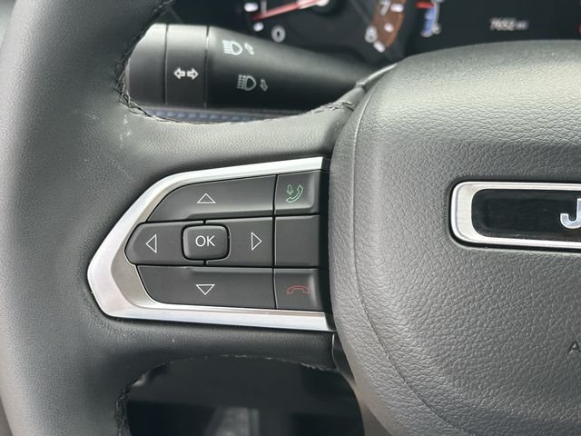 Used 2026 Silver Jeep Latitude image 12