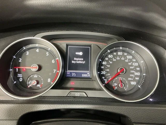 Used 2016  Volkswagen Autobahn image 17