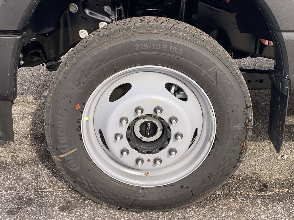 New 2026 Oxford White Ford F-450® XL image 8