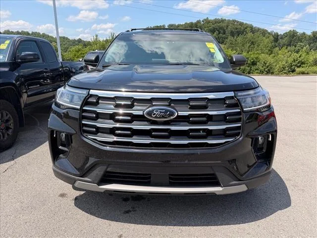 Used 2025 Agate Black FORD Active image 2