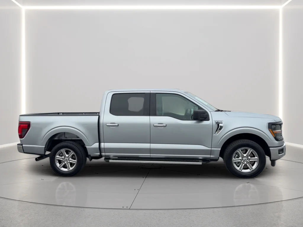 Used 2025 Silver Ford XLT image 4