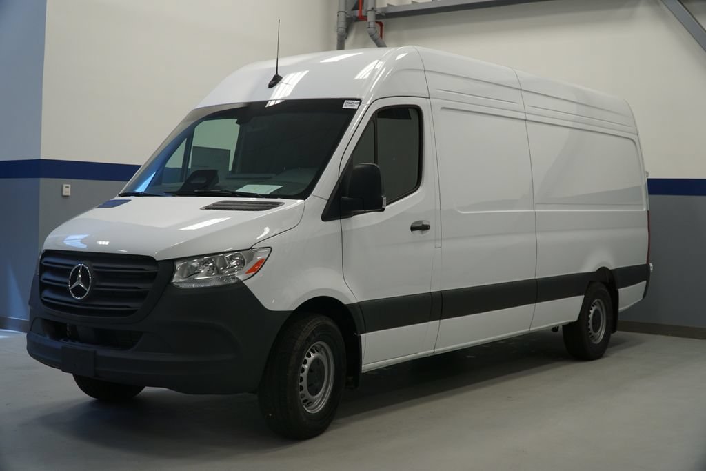 New 2025 Arctic White Mercedes-Benz Cargo 170 WB image 19