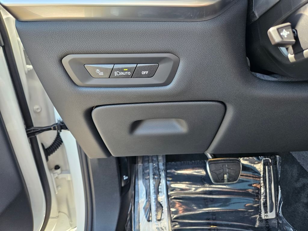 Certified Used 2026 Mineral White Metallic BMW M60i image 38