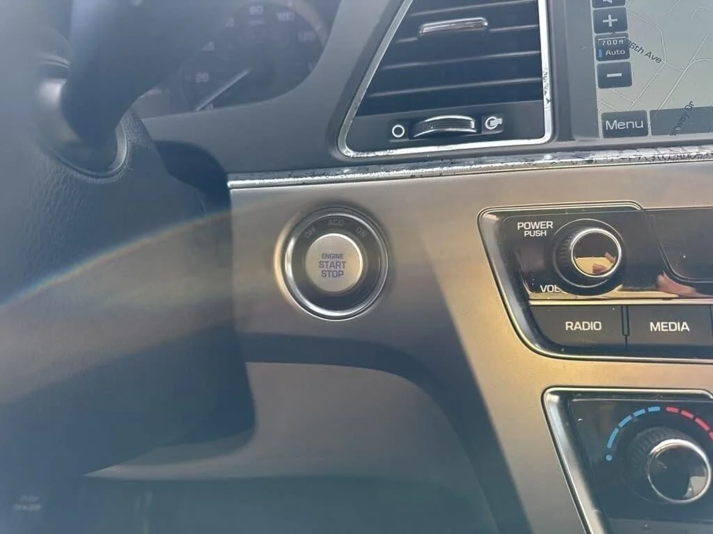 Used 2016 Black Hyundai Base image 22