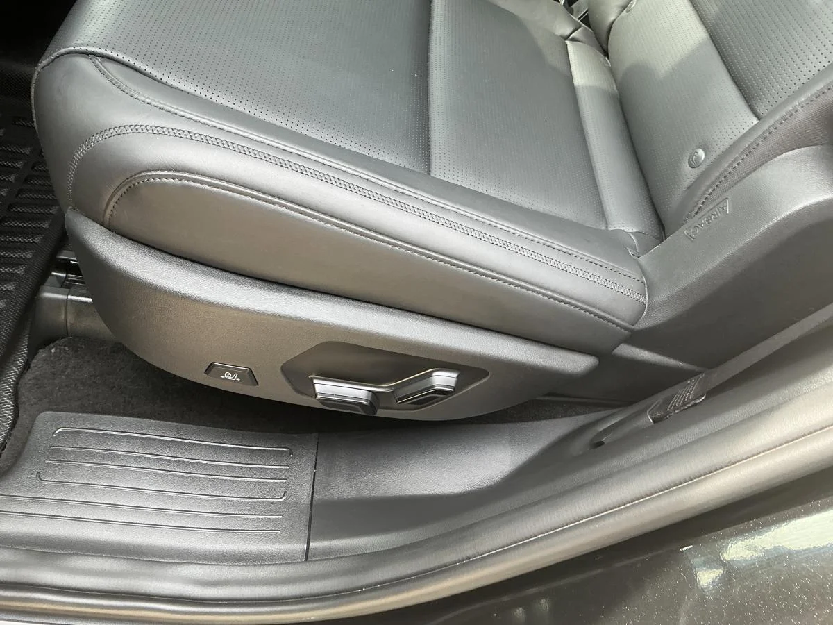 Used 2024 Black Hyundai Ultimate Calligraphy image 32
