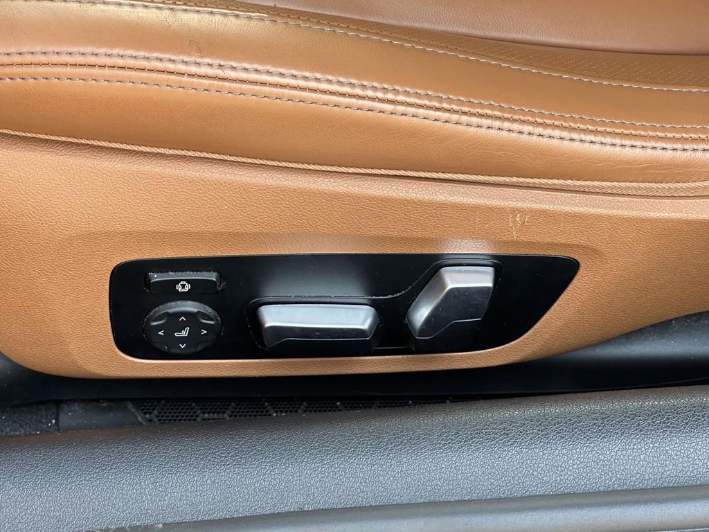 2023 BMW 8 Series M850i - Photo 17