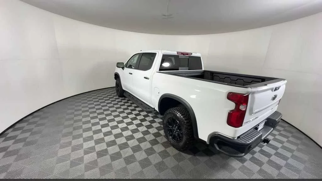 New 2026 Summit White Chevrolet ZR2 image 13