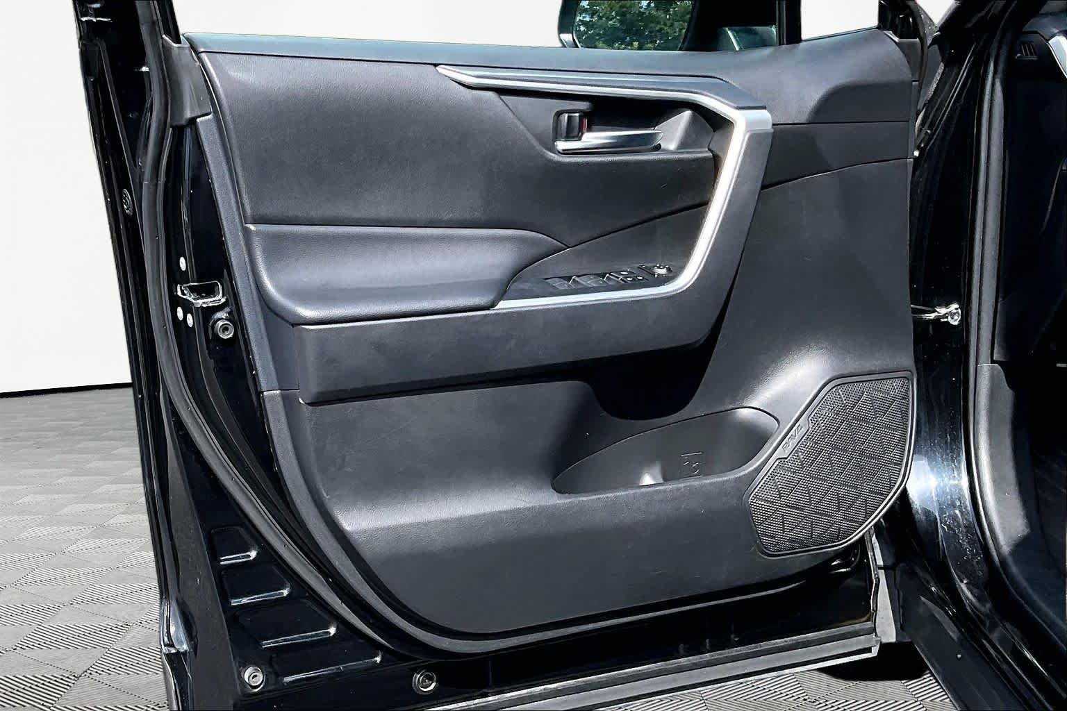 Used 2025 Midnight Black Metallic Toyota XLE image 22