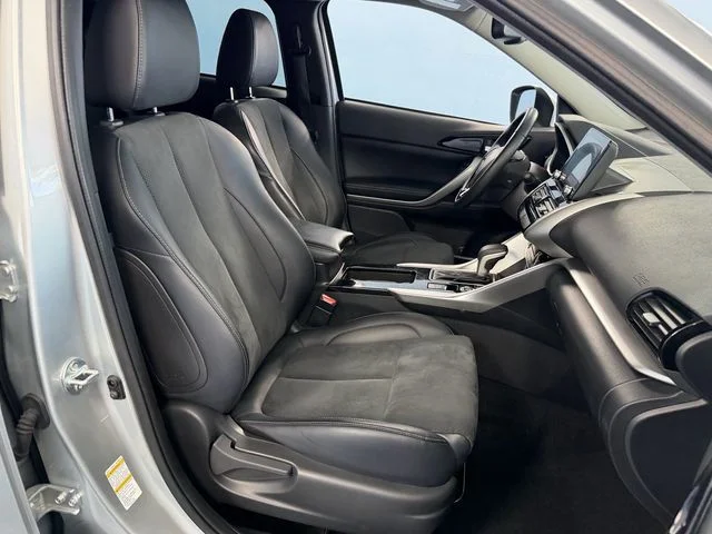 Used 2025 Silver Mitsubishi SE image 14