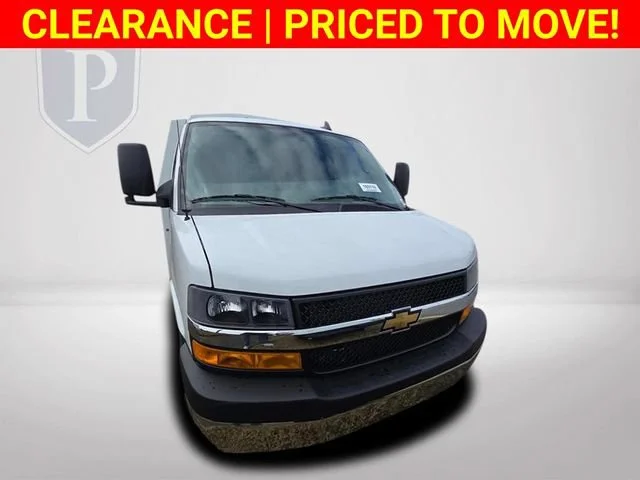 New 2025 Summit White Chevrolet 1WT image 13