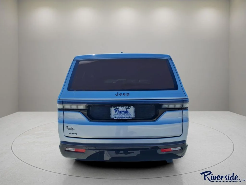 New 2026 Silver-Zynith Exterior Paint Jeep  image 2