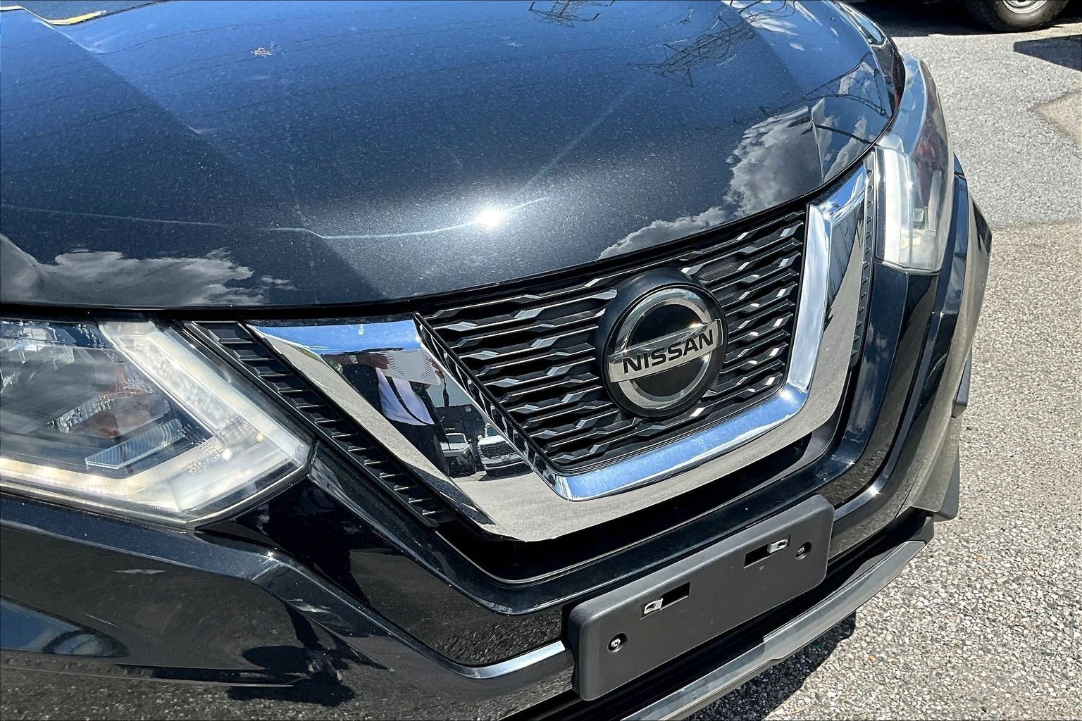Used 2019 Black Nissan S image 29