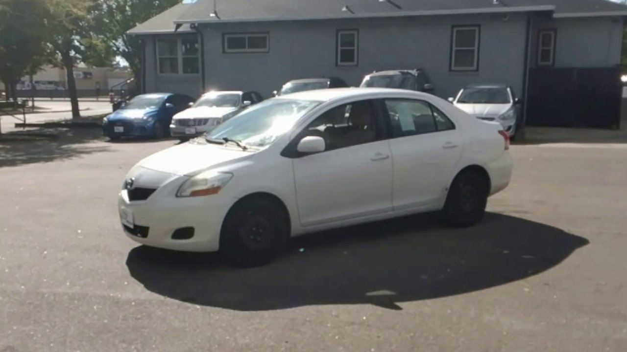 2010 Toyota Yaris Base photo 4