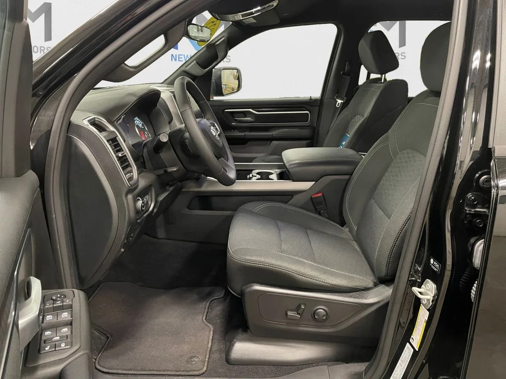 Used 2025 Diamond Black Ram Big Horn/Lone Star image 9