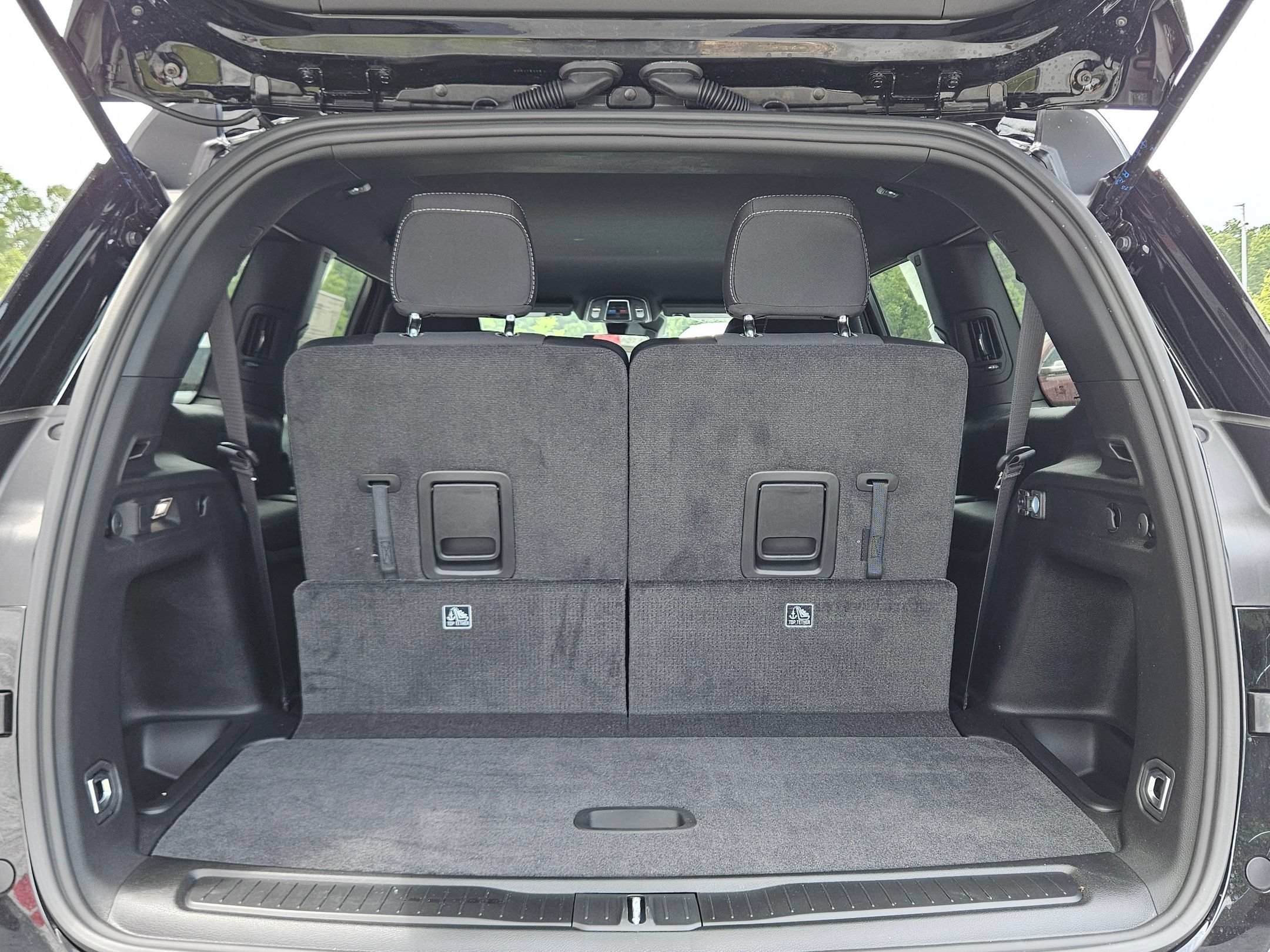 New 2026 Diamond Black Crystal Pearlcoat Jeep Laredo image 26