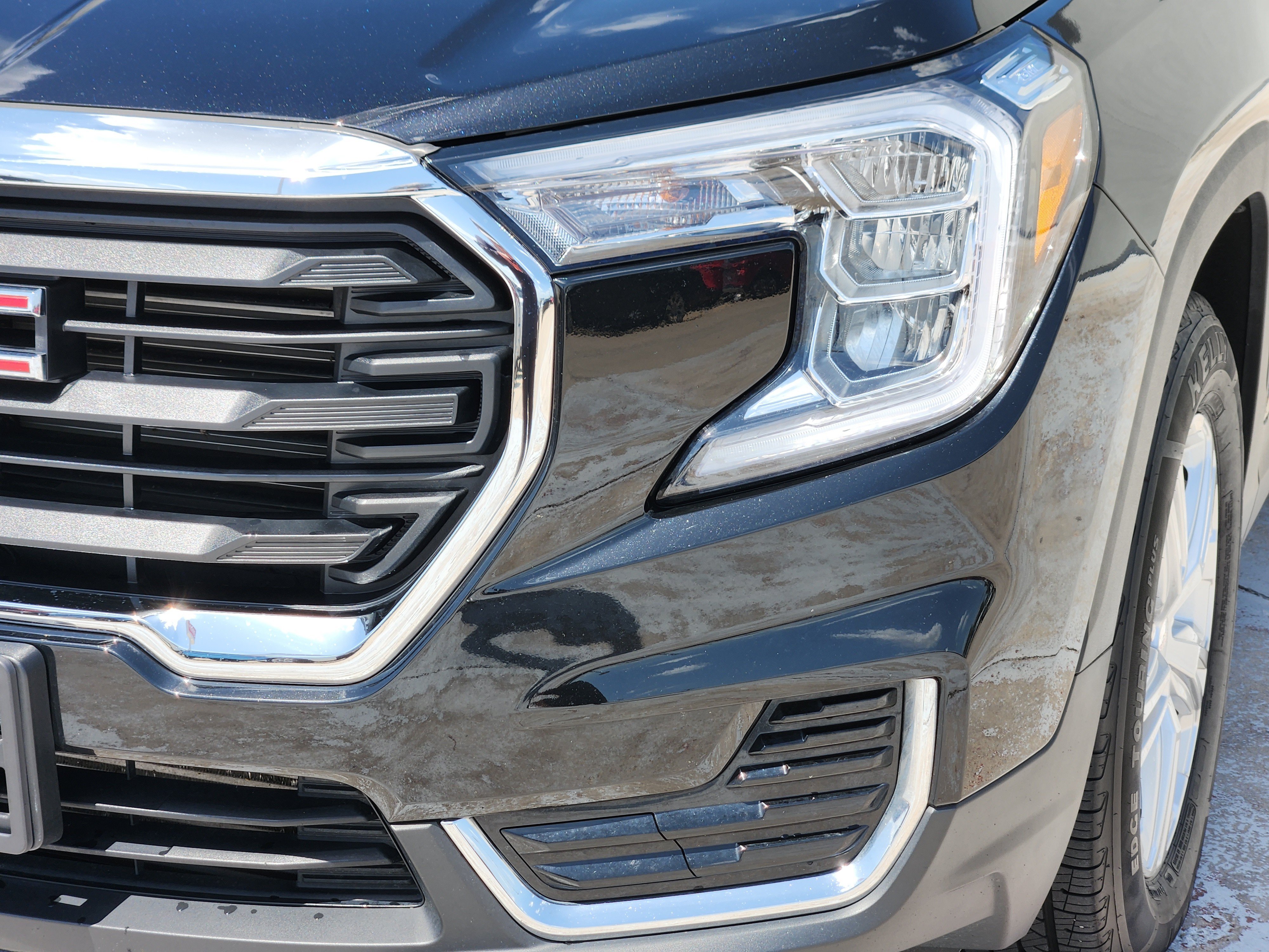 Used 2024 Ebony Twilight Metallic GMC SLE image 12