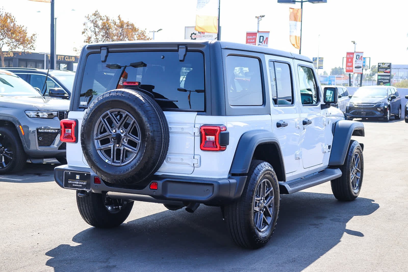 New 2027 Bright White Clear-Coat Paint Jeep Sport S image 4