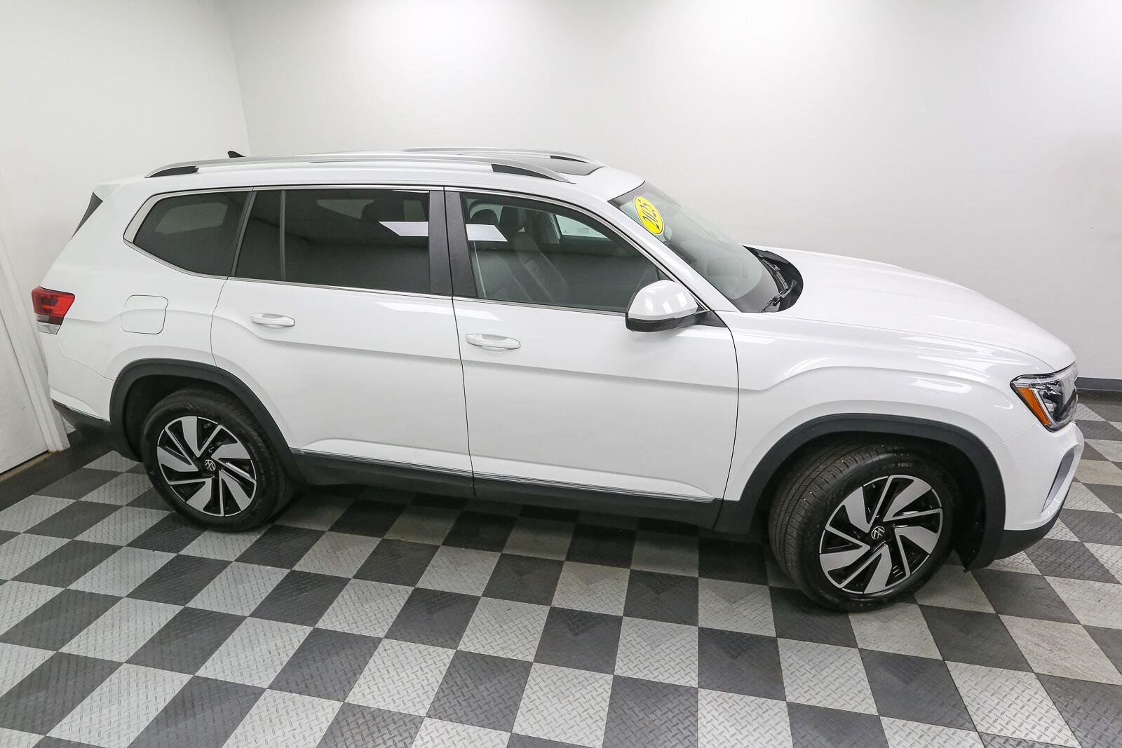Used 2025 WH Volkswagen 2.0T SEL image 6
