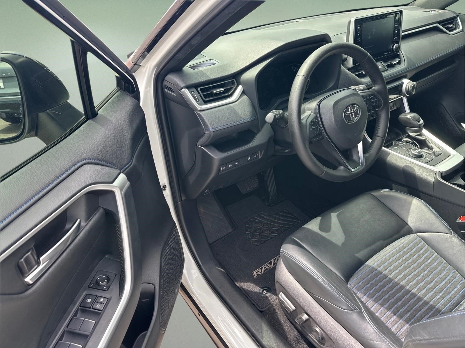 Used 2019 Blizzard Pearl Toyota Hybrid XSE image 13