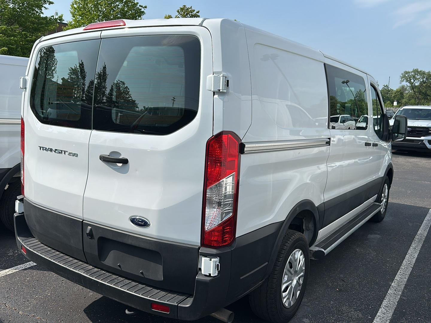 Certified Used 2025 Oxford White Ford 250 image 3