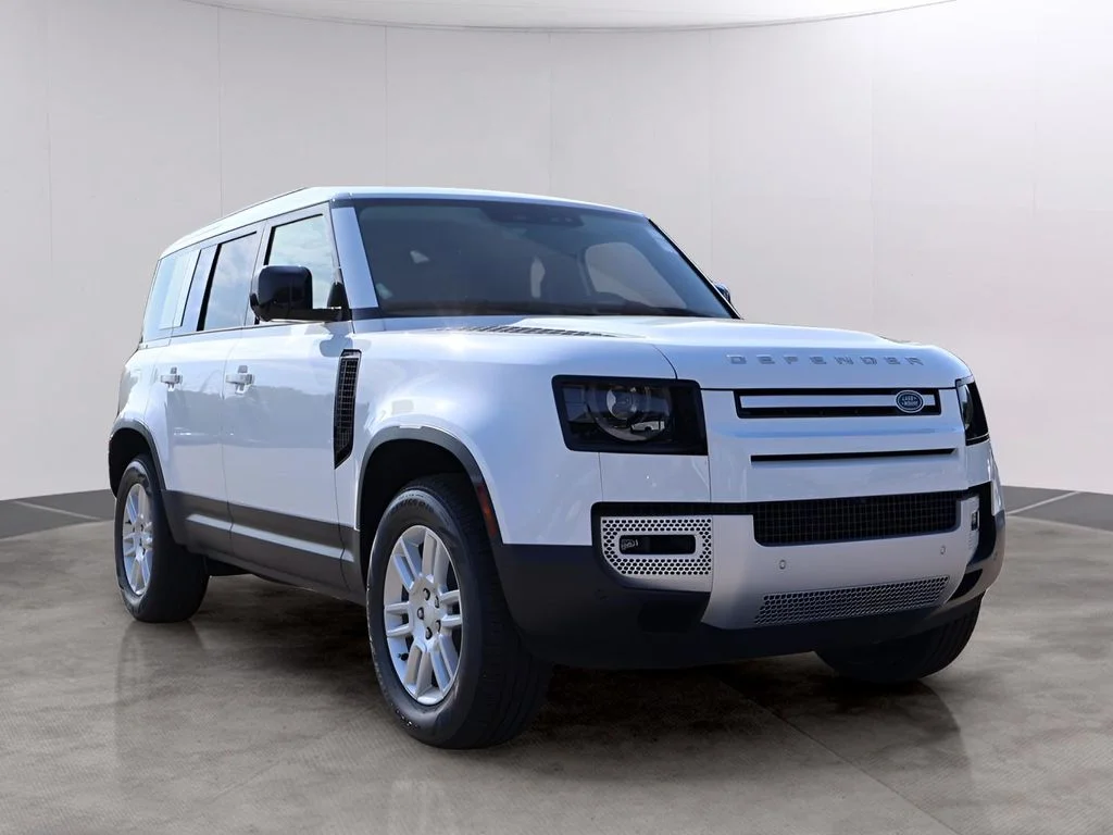 Certified Used 2025 Fuji White Land Rover S image 3