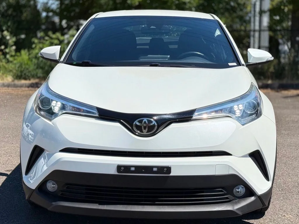 Used 2018 White Toyota XLE Premium image 8