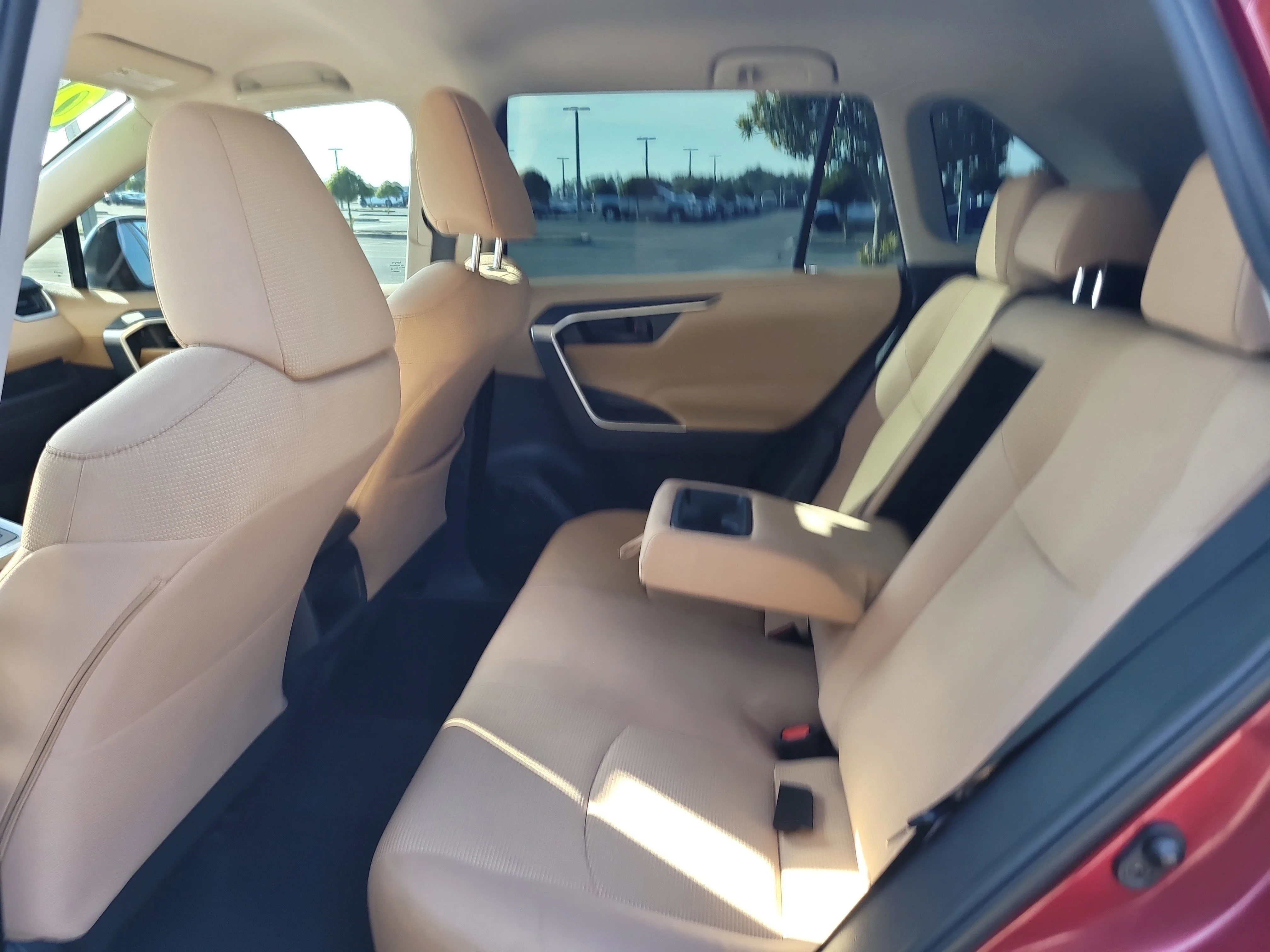 Used 2020 Pearl Toyota LE image 13