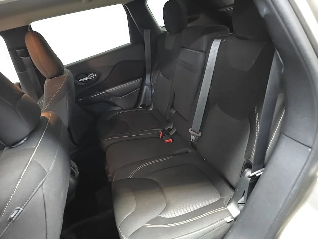 Used 2016 Beige Jeep Latitude image 31