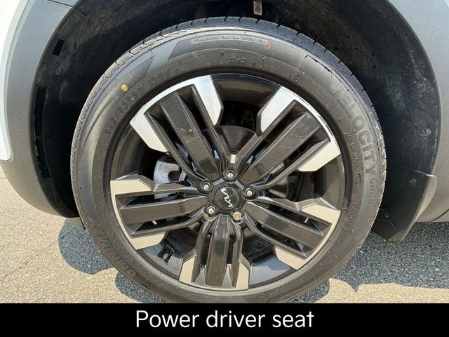 Certified Used 2023  Kia SX image 18
