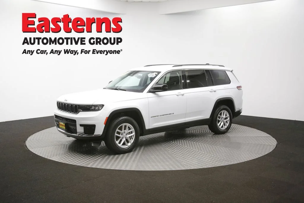 Used 2023 White Jeep Laredo image 60