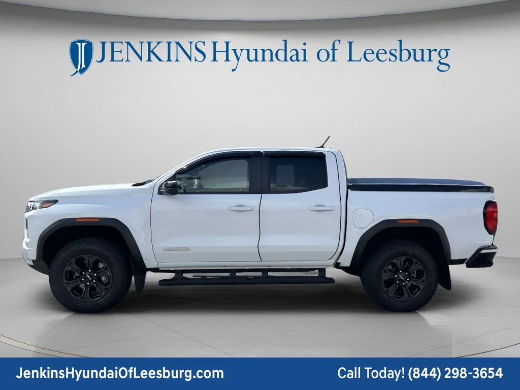Used 2024 White GMC Elevation image 9