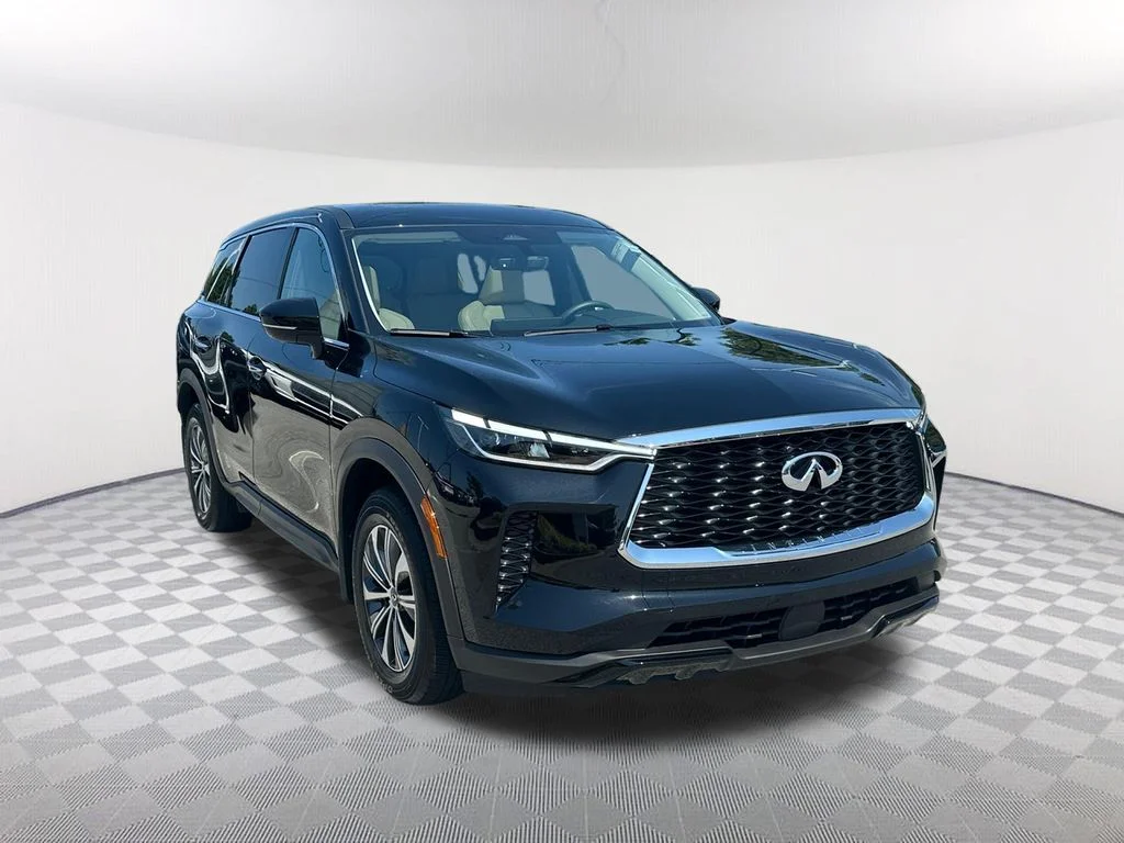 Used 2024 Black INFINITI PURE image 3