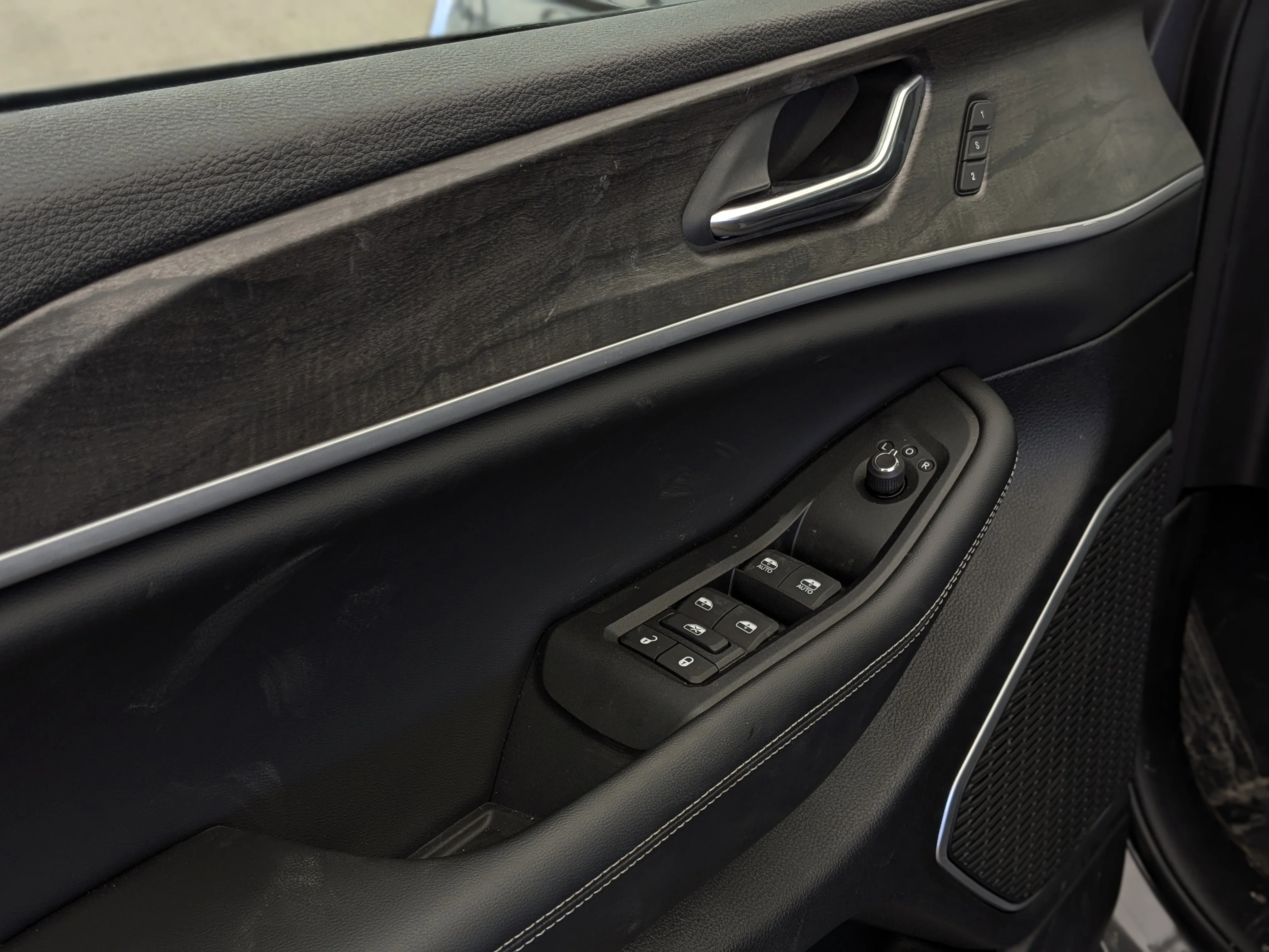 New 2026 Grey Jeep Limited - -Panoramic Sunroof - Limited Altitude Pack - 20 Gloss Black Wheels - Luxury Tch II & More image 13