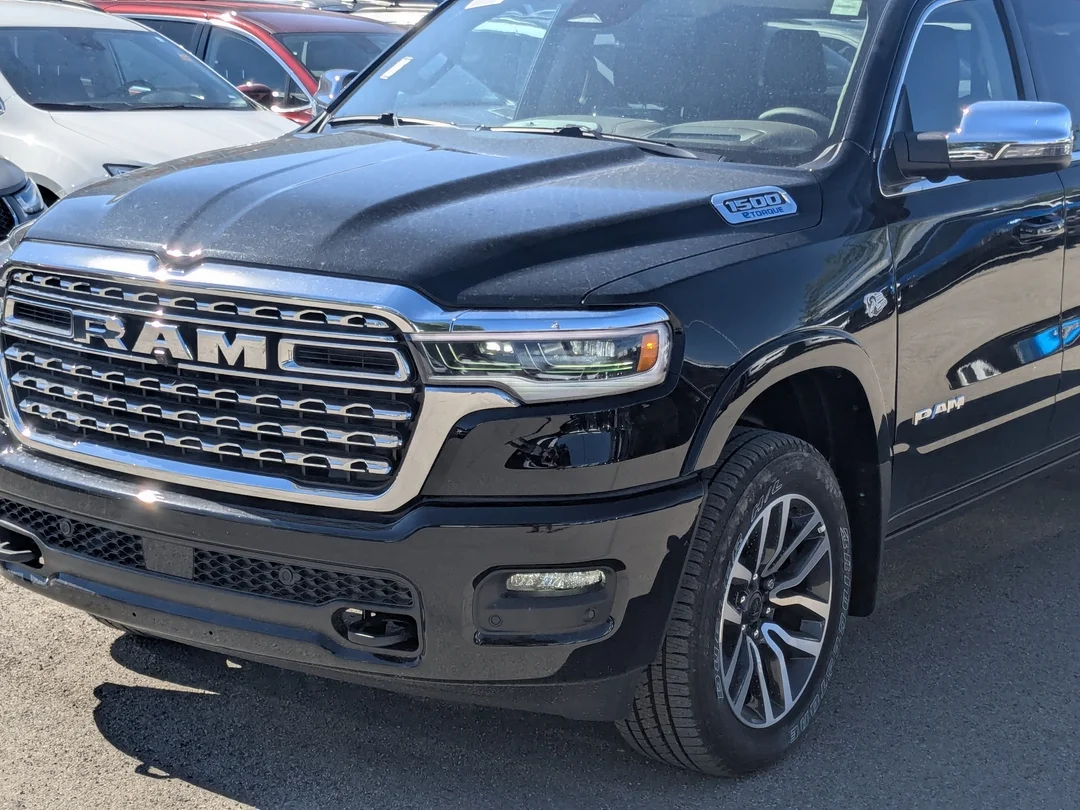 New 2026 Black RAM Limited Longhorn - - 4x4 - 5.7L HEMI V8 eTorque - Premium Leather - Pano Sunroof & More! image 10