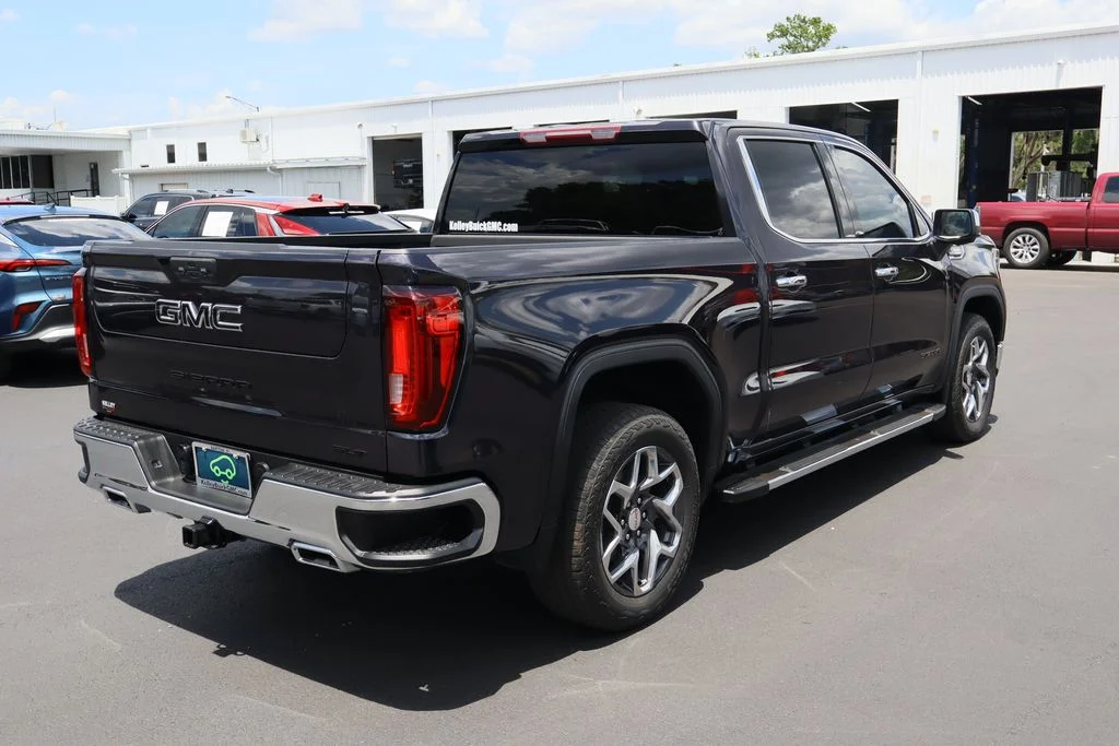 Used 2023 Silver GMC SLT image 9