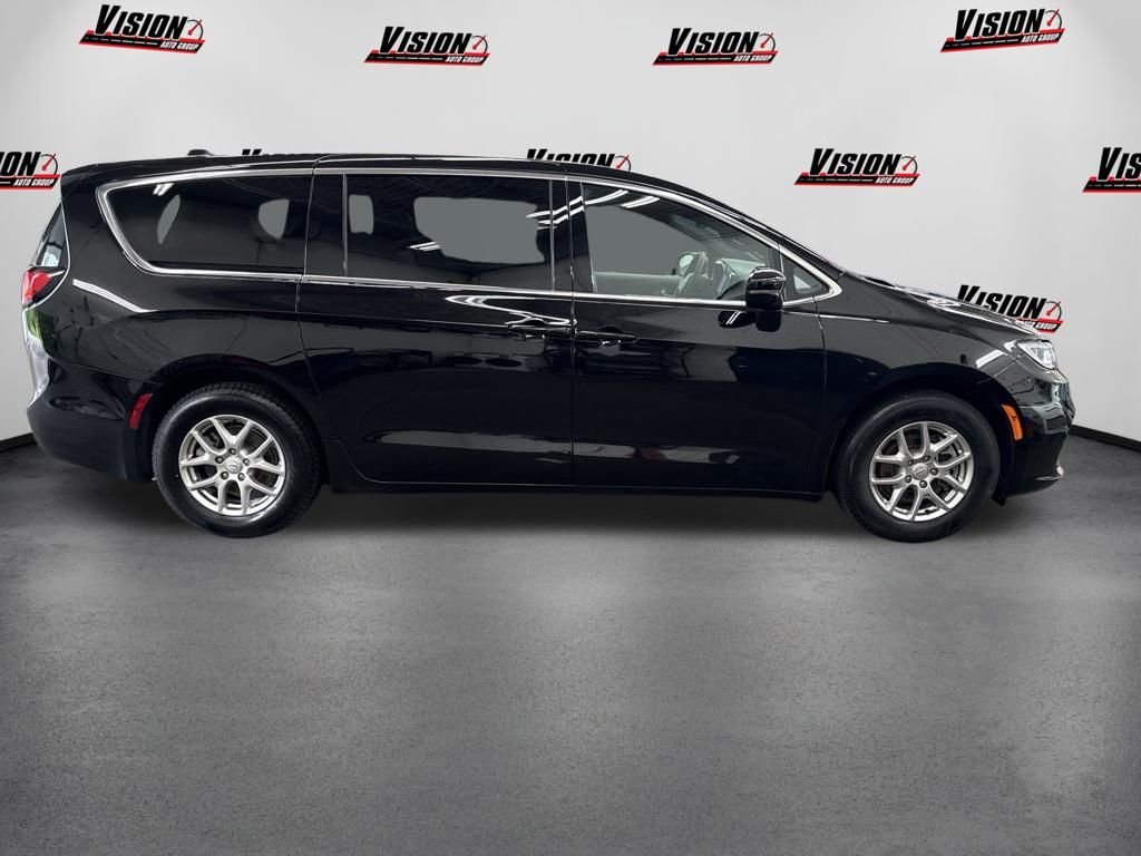 Used 2026 Black Chrysler Select image 4