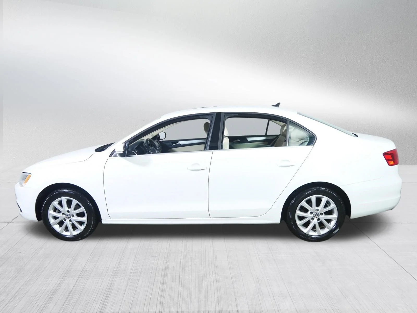 Used 2014 Candy White Volkswagen SE w/Connectivity/Sunroof image 4