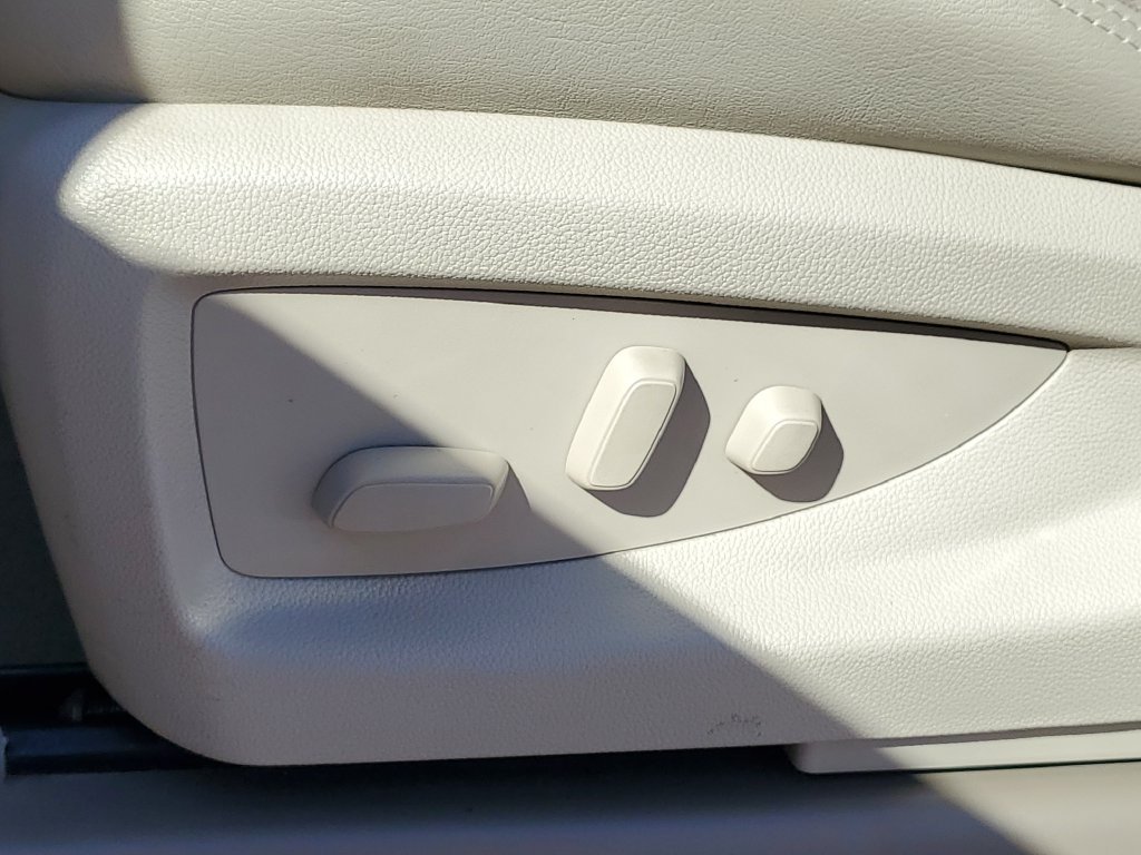 Used 2020 White GMC Denali image 11