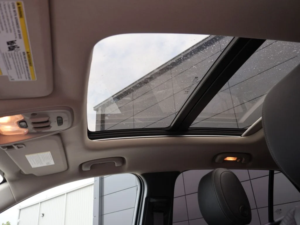 Used 2023 White Buick Essence image 26