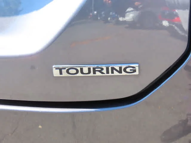 Certified Used 2023 Modern Steel Metallic Honda Touring image 8