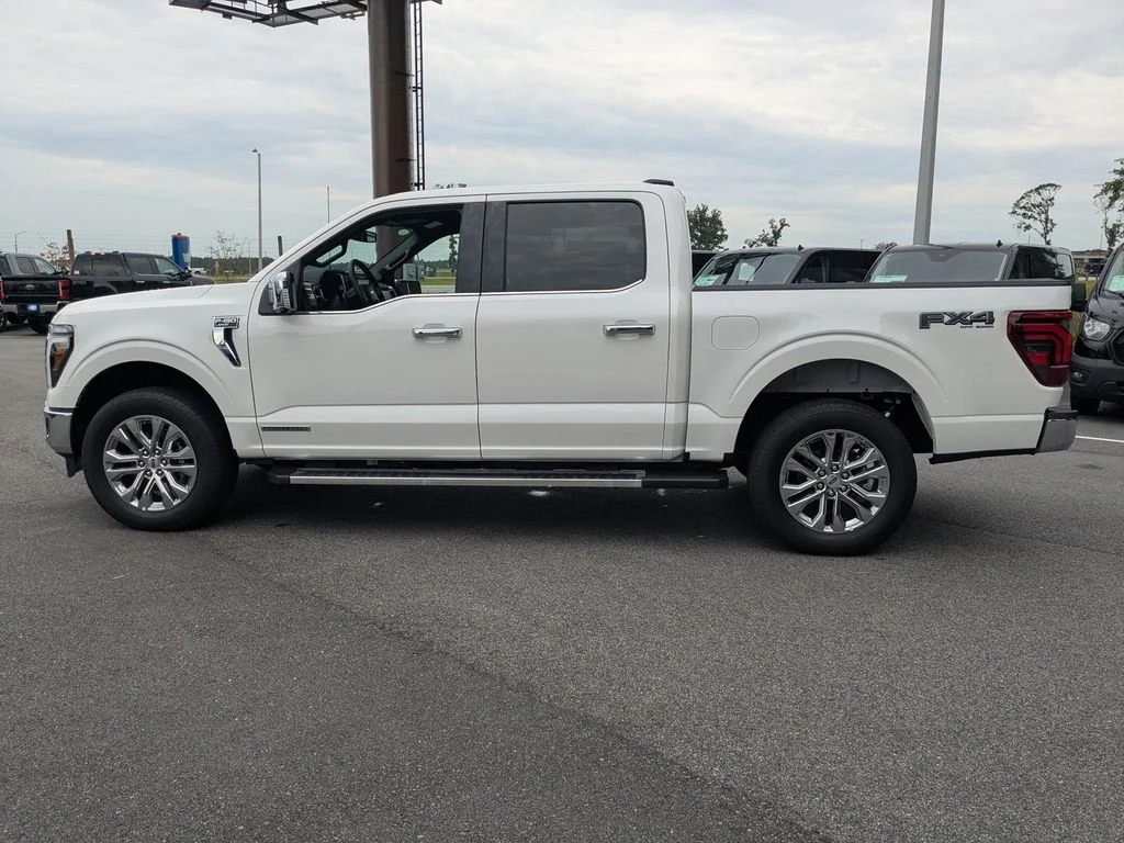 New 2025 Star White Metallic Tri-Coat Ford Lariat image 7