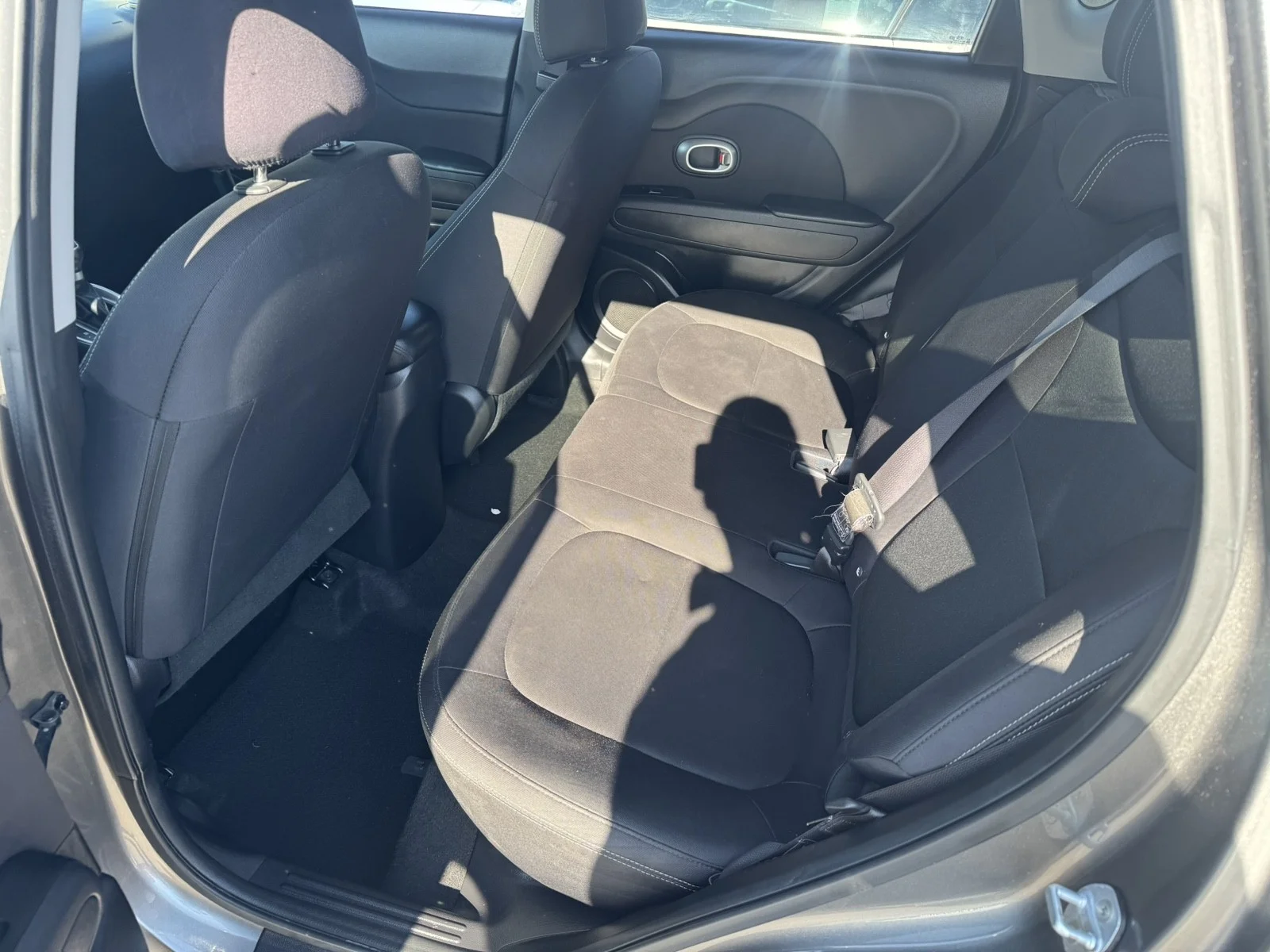Used 2019 grey Kia Base image 19