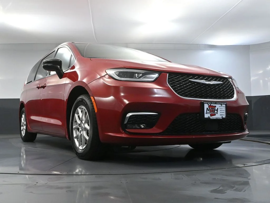 Used 2024 Red Chrysler Touring L image 53