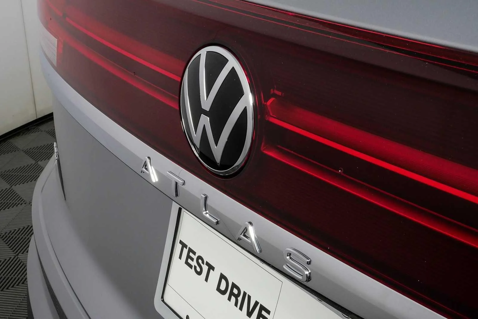 New 2026 Silver Mist Metallic Volkswagen 2.0T SE image 35