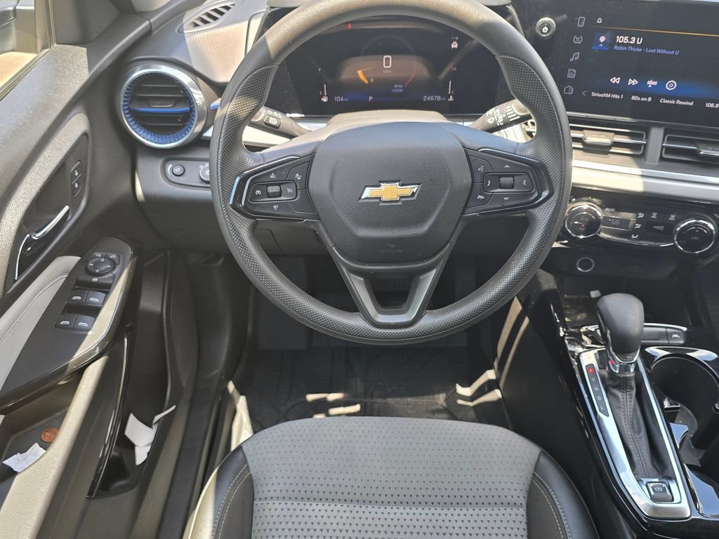 Used 2024 Summit White Chevrolet LT image 15