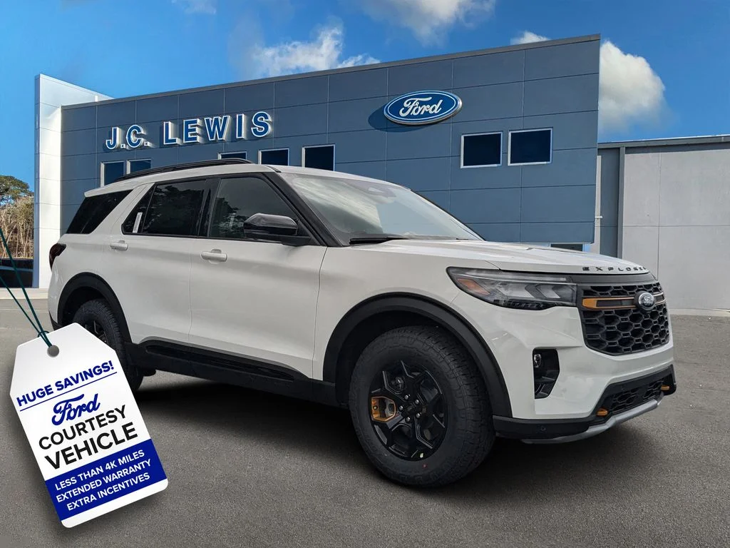 New 2026 Star White Metallic Tri-Coat Ford Tremor image 1