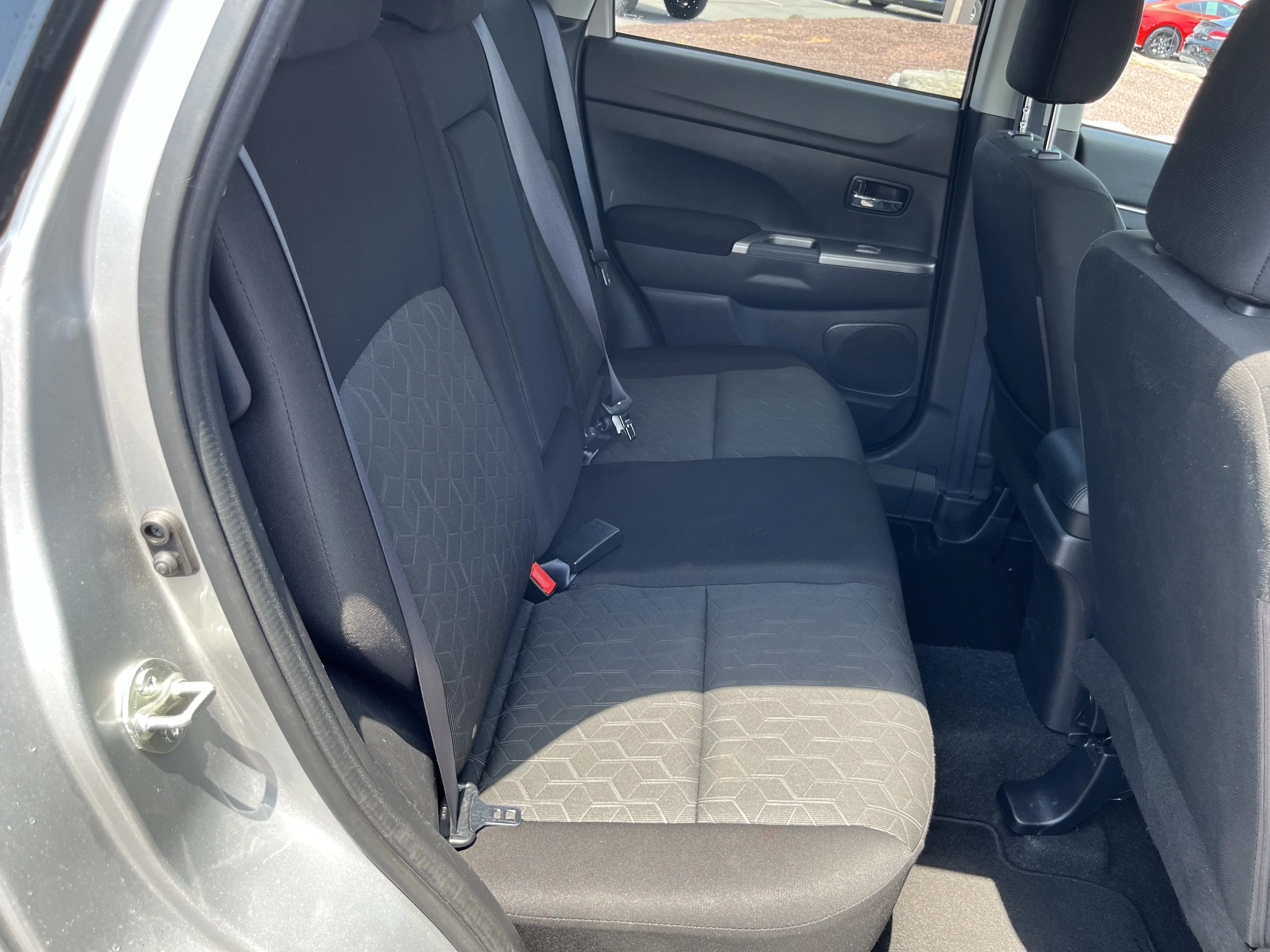 Used 2020 Alloy Silver Metallic Mitsubishi  image 4